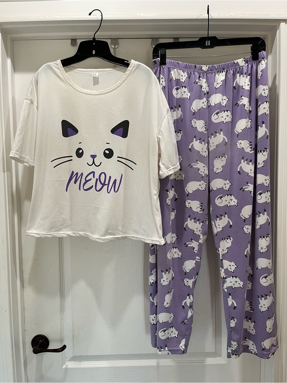 Women’s White & Purple Cat 'Meow' Pajama Set